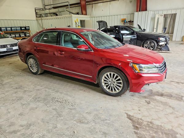 2017 VOLKSWAGEN PASSAT SE — Passenger 3/4