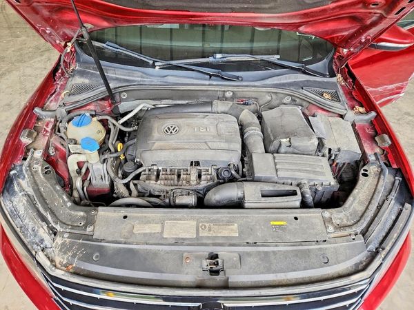 2017 VOLKSWAGEN PASSAT SE — Engine bay