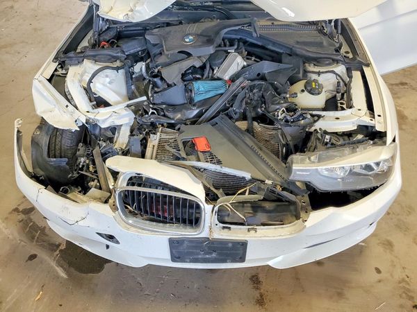2015 BMW 3 SERIES xDrive — Engine bay