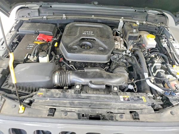 2022 JEEP WRANGLER UNLIMITED Unlimited Rubicon — Engine bay