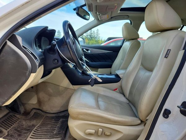 2016 INFINITI Q50 — DENT