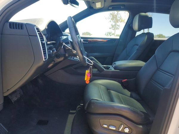 2020 PORSCHE CAYENNE