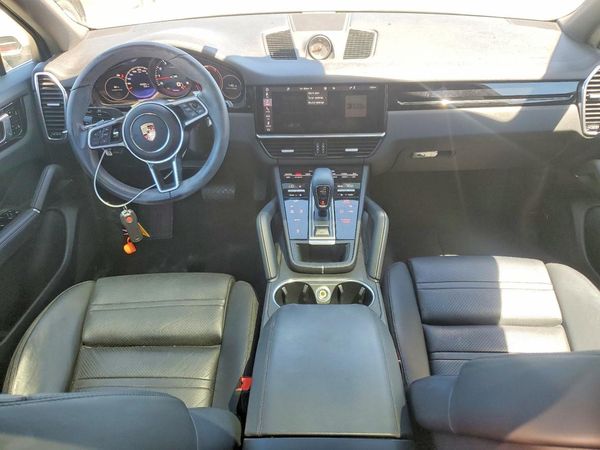 2020 PORSCHE CAYENNE