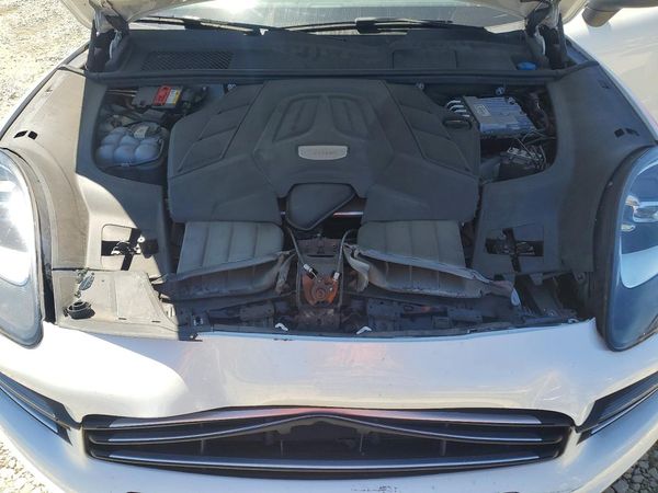 2020 PORSCHE CAYENNE