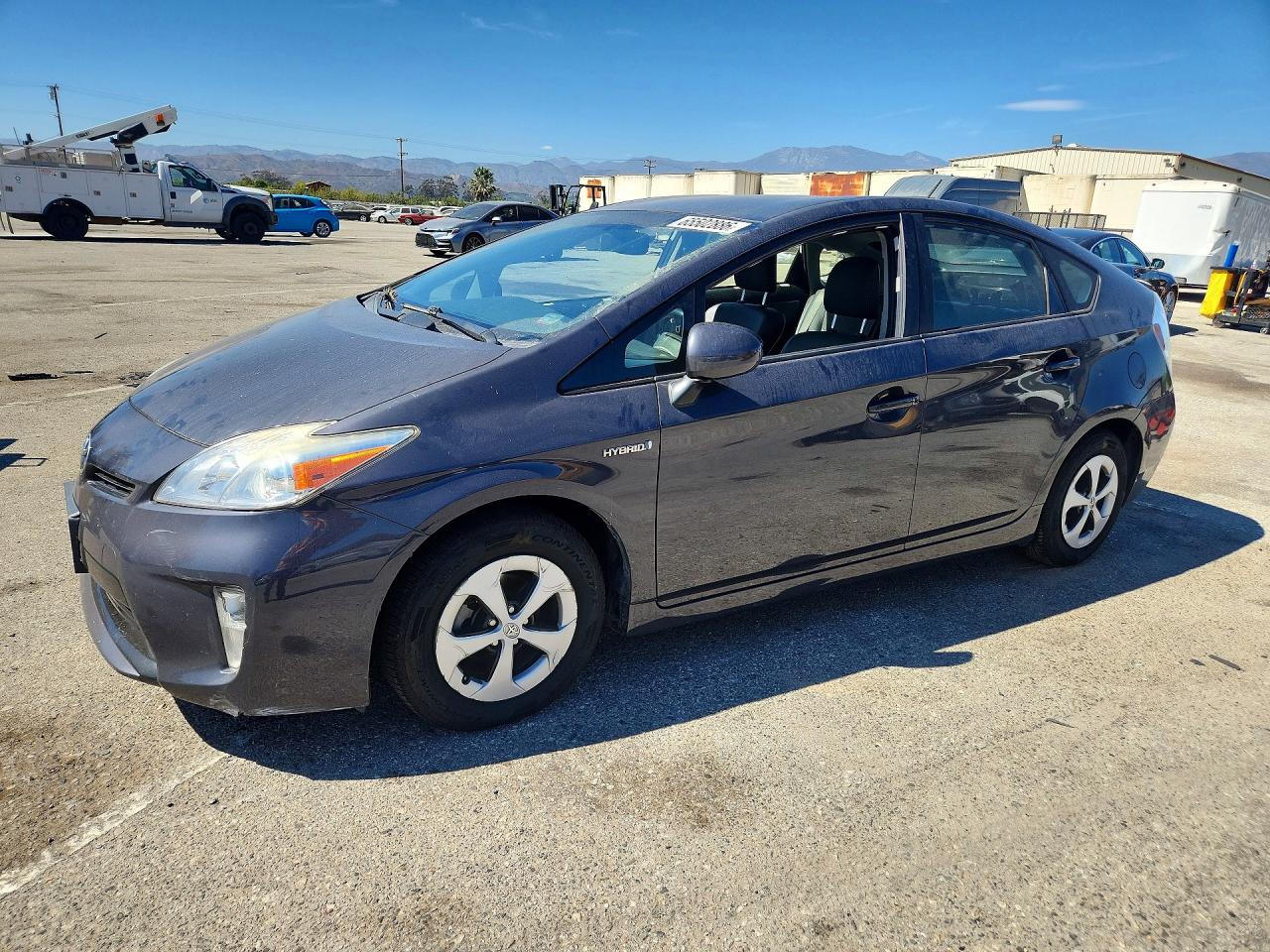 2014 TOYOTA PRIUS — Front 3/4