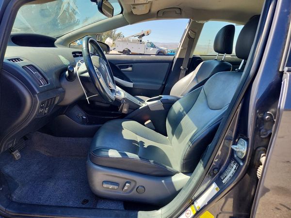 2014 TOYOTA PRIUS — DENT