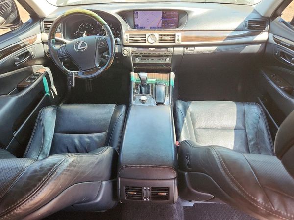 2013 LEXUS LS