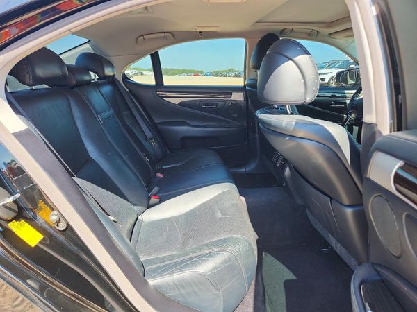 2013 LEXUS LS