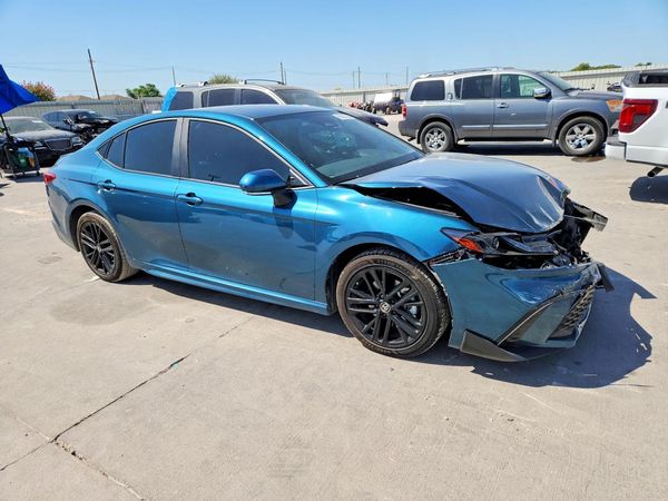 2025 TOYOTA CAMRY — Passenger 3/4