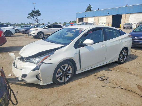 2016 TOYOTA PRIUS