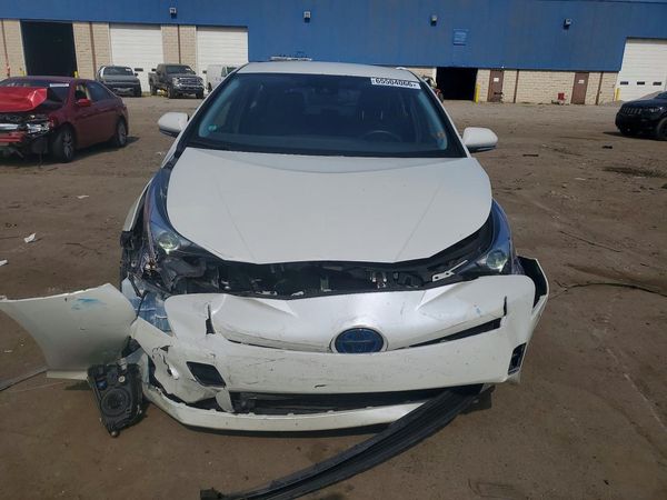 2016 TOYOTA PRIUS