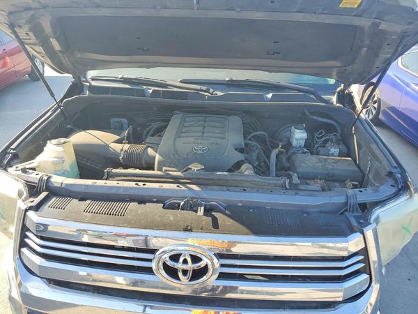 2017 TOYOTA TUNDRA