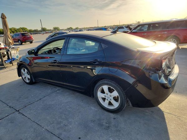 2013 HYUNDAI ELANTRA