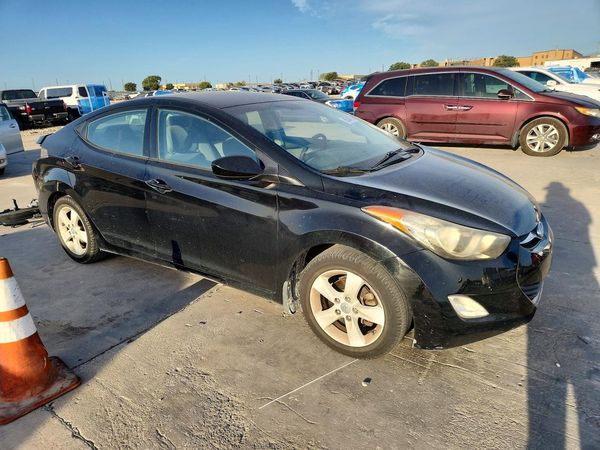 2013 HYUNDAI ELANTRA