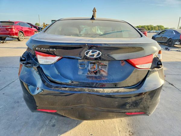 2013 HYUNDAI ELANTRA