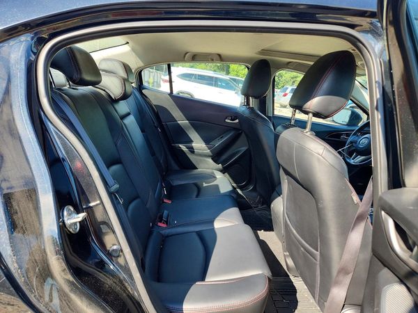 2016 MAZDA 3 SE