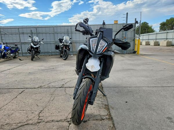 2024 KTM 890