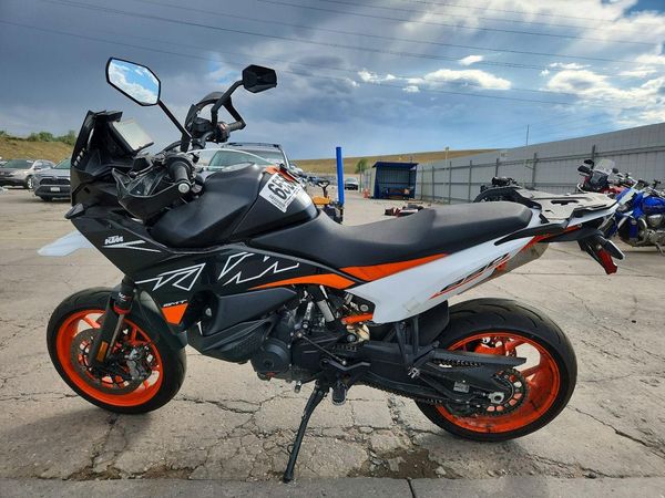 2024 KTM 890