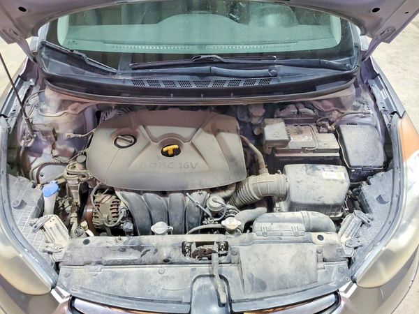 2012 HYUNDAI ELANTRA GLS(Middle grade) — Engine bay