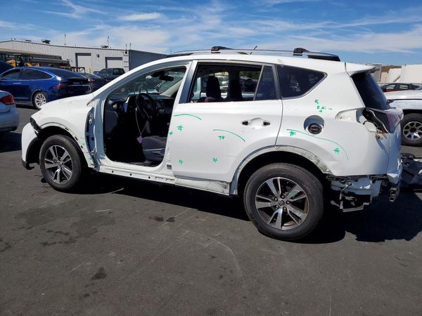 2017 TOYOTA RAV4 XLE