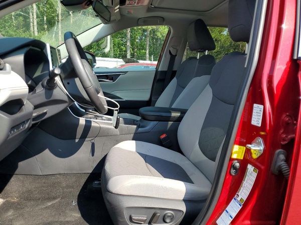 2021 TOYOTA RAV4 XLE HV — DENT