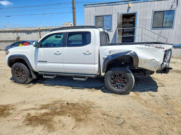 2016 TOYOTA TACOMA