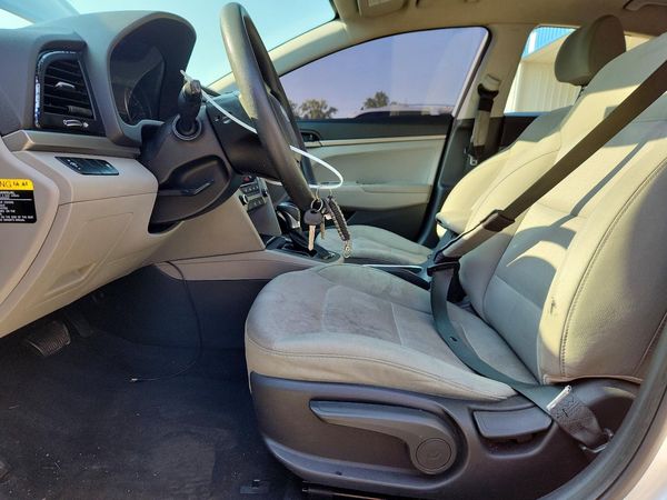 2017 HYUNDAI ELANTRA SE Base