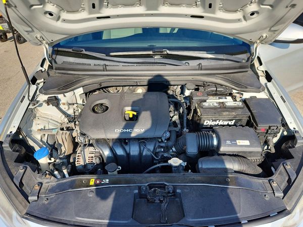 2017 HYUNDAI ELANTRA SE Base