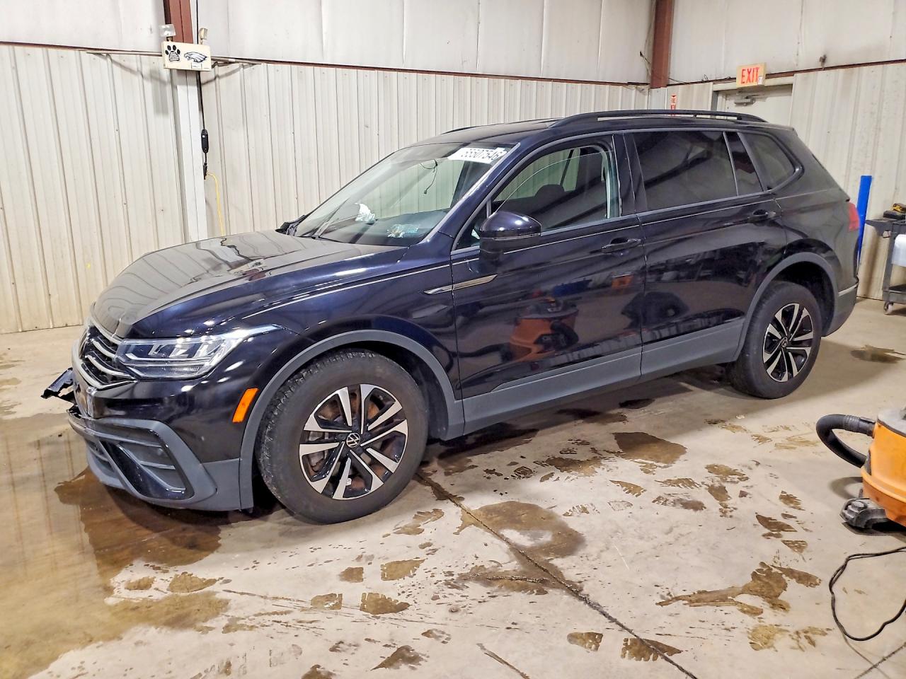 2022 VOLKSWAGEN TIGUAN 4Motion S — Front 3/4
