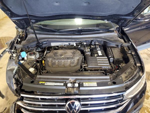 2022 VOLKSWAGEN TIGUAN 4Motion S — Engine bay