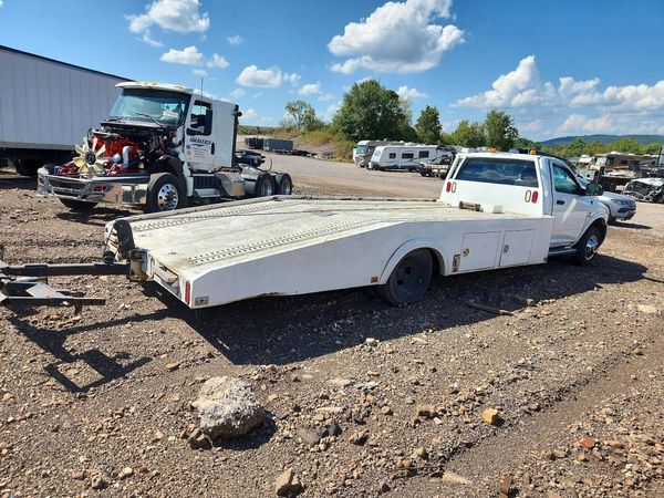 2014 RAM 3500 REG CAB CHASSIS