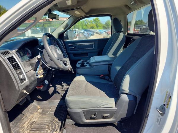 2014 RAM 3500 REG CAB CHASSIS