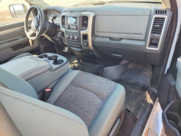 2014 RAM 3500 REG CAB CHASSIS