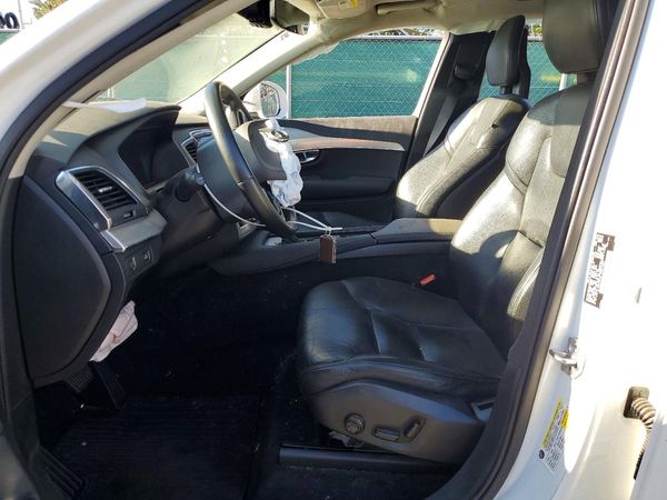 2016 VOLVO XC90 SV42 Momentum — DENT
