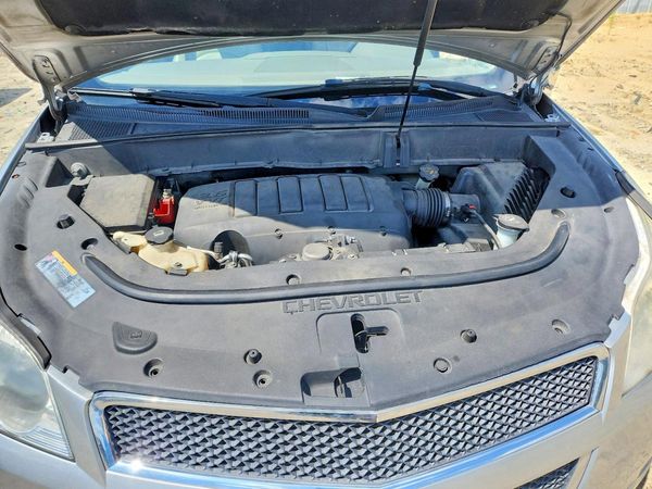 2012 CHEVROLET TRAVERSE L 2LT — Engine bay