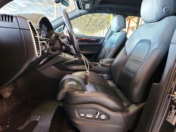 2019 PORSCHE CAYENNE