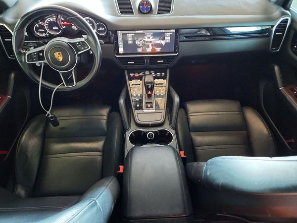 2019 PORSCHE CAYENNE