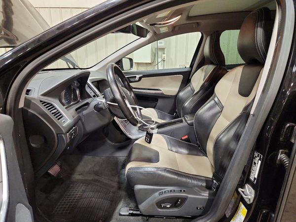 2017 VOLVO XC60 Dynamic