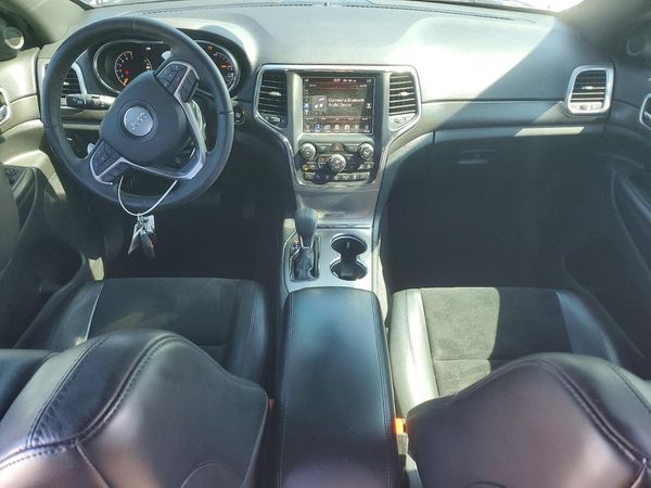 2017 JEEP GRAND CHEROKEE LAREDO 4X2