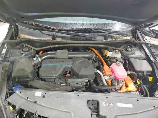 2025 KIA SPORTAGE LX — Engine bay