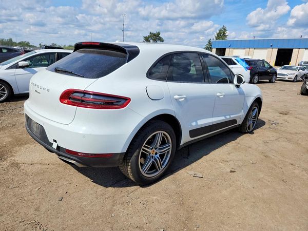 2017 PORSCHE MACAN