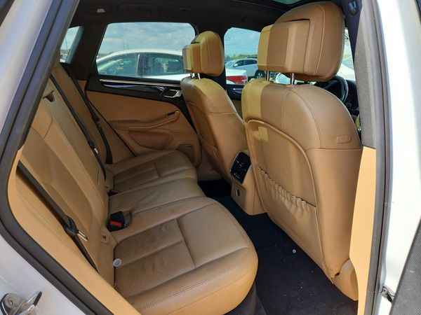 2017 PORSCHE MACAN