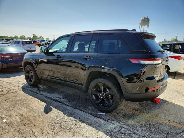 2024 JEEP GRAND CHEROKEE Laredo
