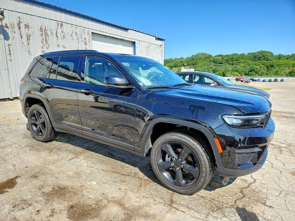 2024 JEEP GRAND CHEROKEE Laredo