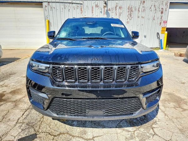 2024 JEEP GRAND CHEROKEE Laredo