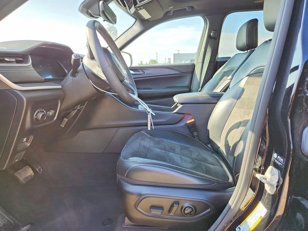 2024 JEEP GRAND CHEROKEE Laredo