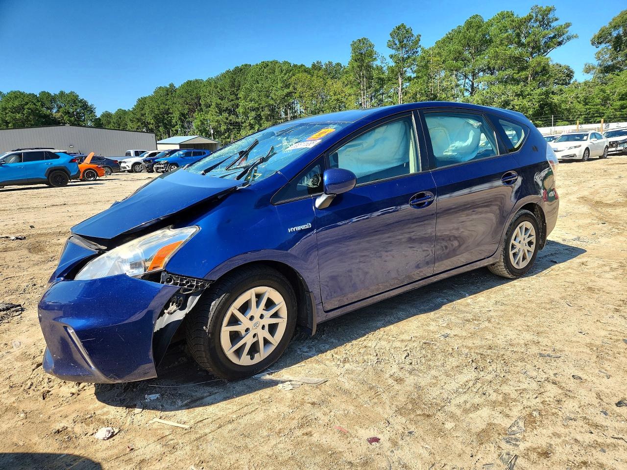 2014 TOYOTA PRIUS — Front 3/4