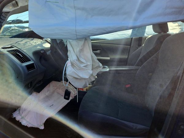 2014 TOYOTA PRIUS — DENT