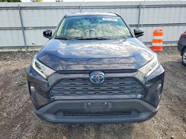 2021 TOYOTA RAV4 XLE HV