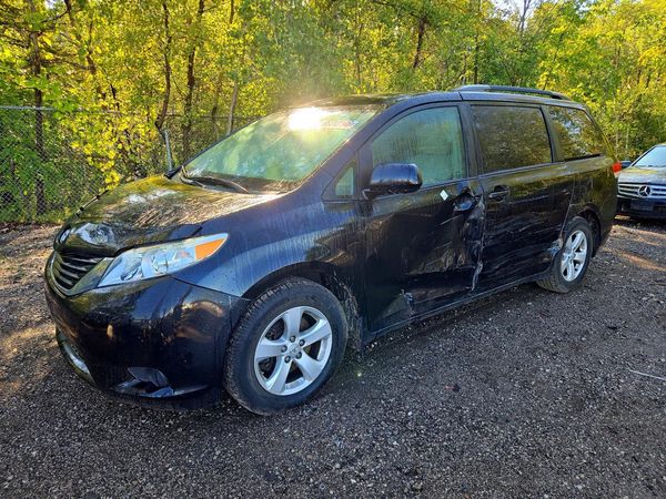 2014 TOYOTA SIENNA